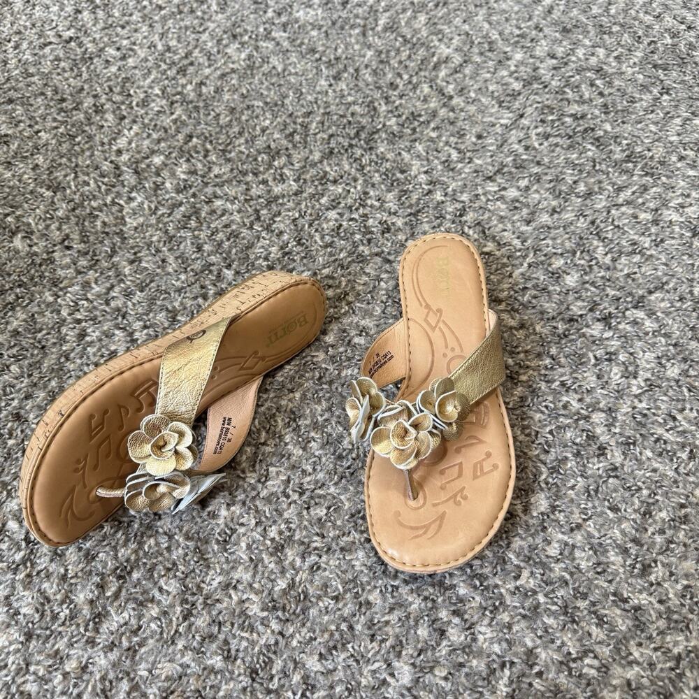 Born Leather Thong Sandal Cork Low Wedge Size 7 Flower Appliqué Metallic Gold